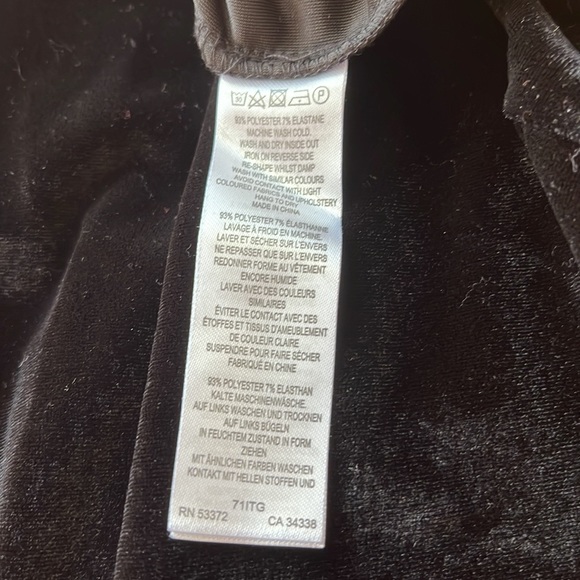 NWT French Connection Black Velvet Dress Off the Shoulder size 8 - Picture 7 of 10